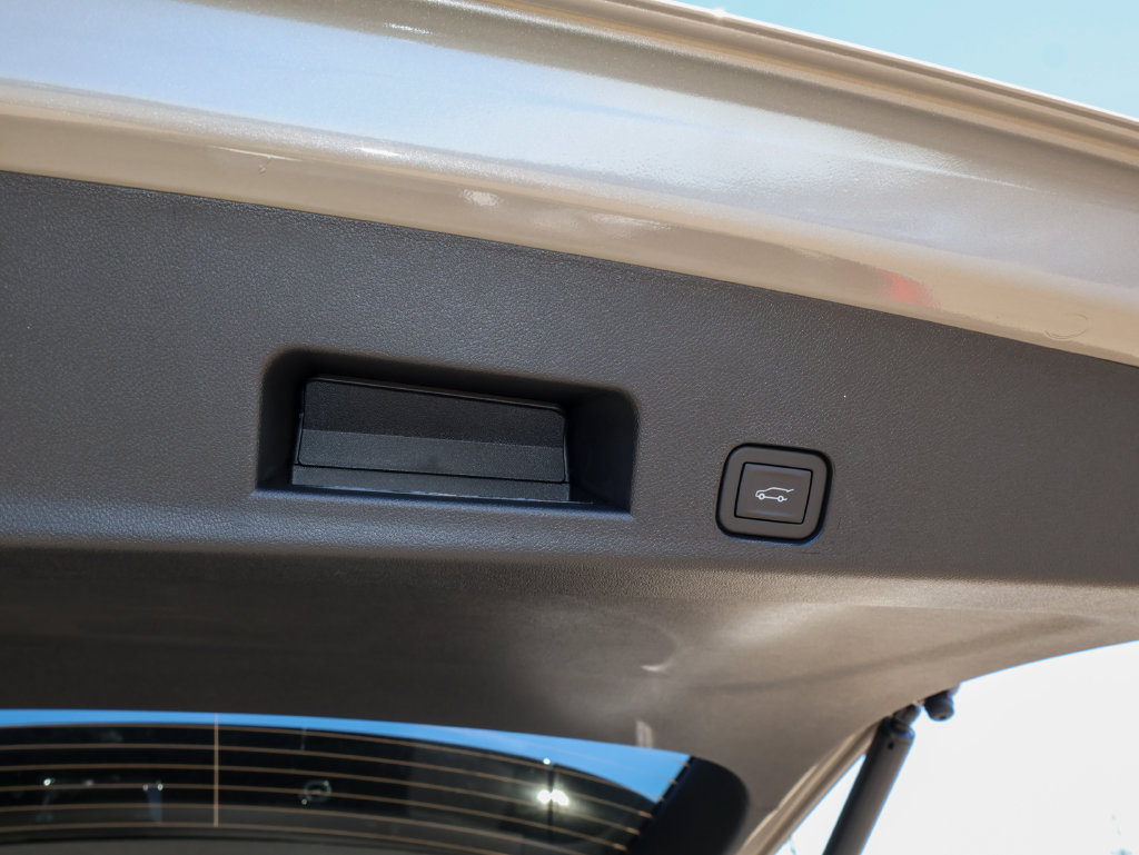 New 2027 GMC Acadia AT4 w/ Luxury Package AWD/4WD image 6