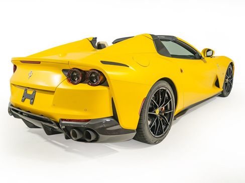 Used 2022 Ferrari 812 GTS RWD image 19