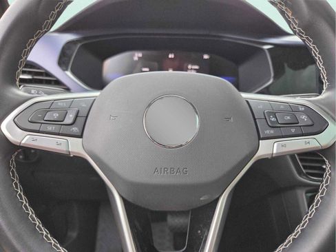 Used 2024 Volkswagen Taos SE w/ Panoramic Sunroof Package image 32