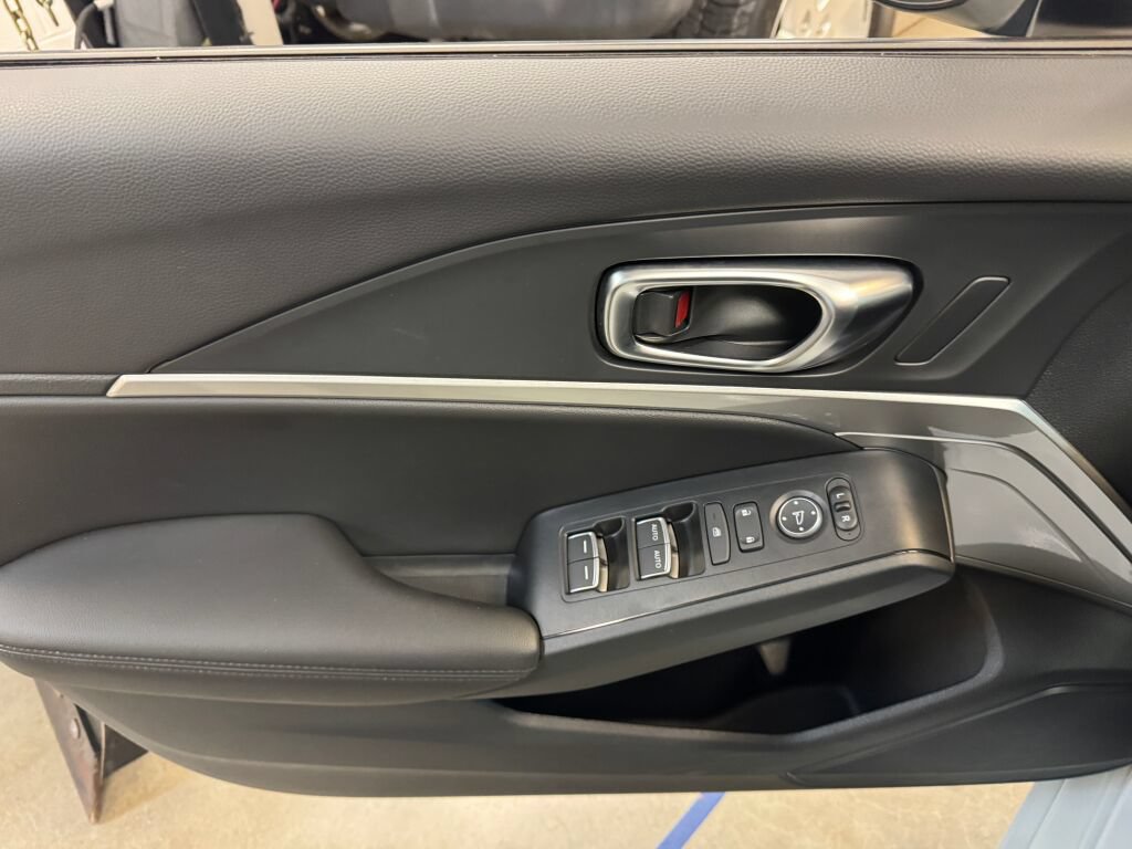 Certified 2025 Acura Integra FWD image 28