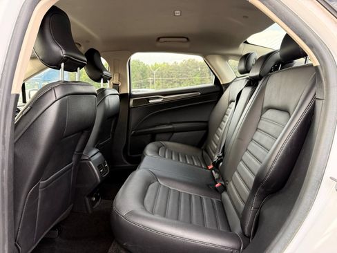 Used 2018 Ford Fusion SE w/ Equipment Group 602A FWD image 16