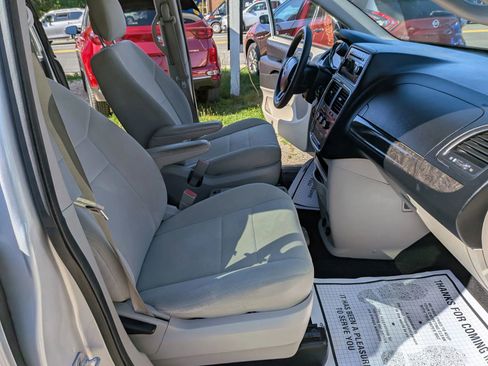 Used 2012 Dodge Grand Caravan SE FWD image 38