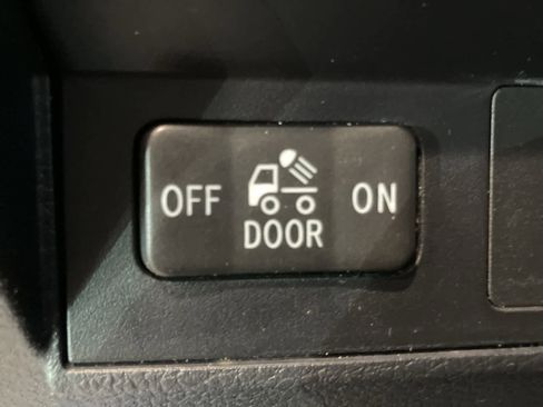 Used 2016 Toyota Tundra SR5 image 13