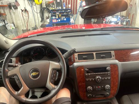 Used 2011 Chevrolet Avalanche LS AWD/4WD image 18