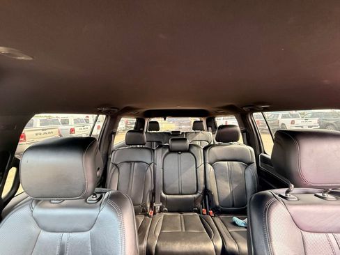 Used 2024 Jeep Wagoneer Series II w/ Flexible Seating Group RWD image 31