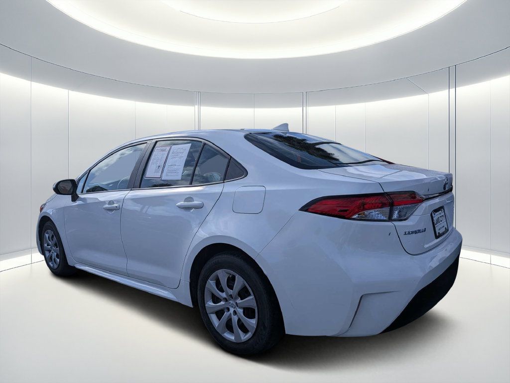 Used 2024 Toyota Corolla LE FWD image 4