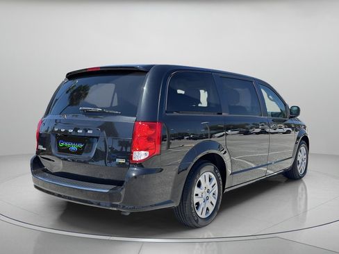 Used 2019 Dodge Grand Caravan SE w/ UConnect Hands-Free Group FWD image 3
