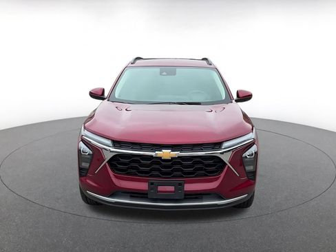 Used 2025 Chevrolet Trax LT FWD image 3