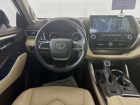Used 2022 Toyota Highlander Limited FWD image 27