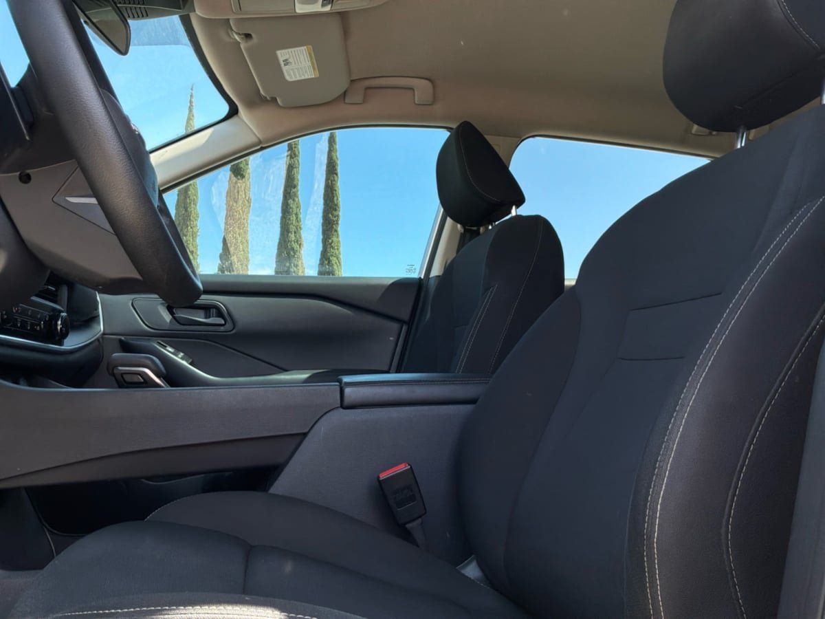 Used 2025 Nissan Rogue S FWD image 19