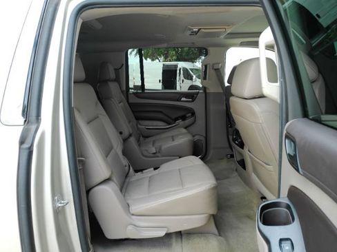 Used 2016 Chevrolet Suburban LT RWD image 27