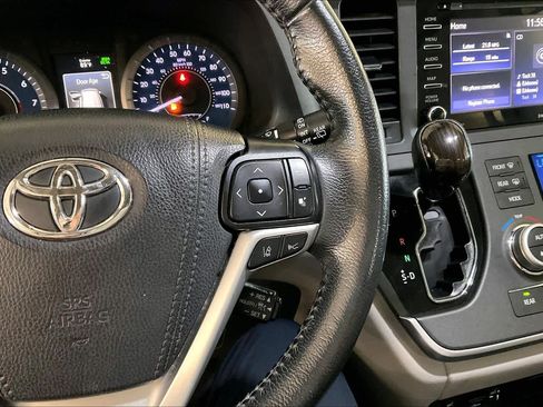 Used 2020 Toyota Sienna XLE FWD image 23