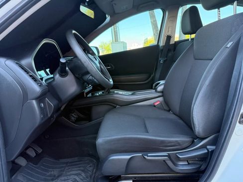 Used 2016 Honda HR-V LX image 38