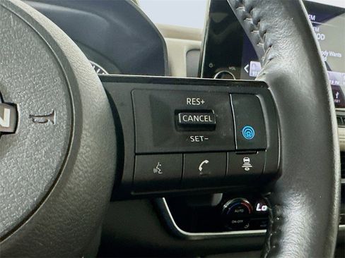 Used 2023 Nissan Rogue SL w/ SL Premium Package image 26