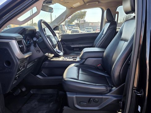 Used 2022 Ford Expedition Max XLT image 11