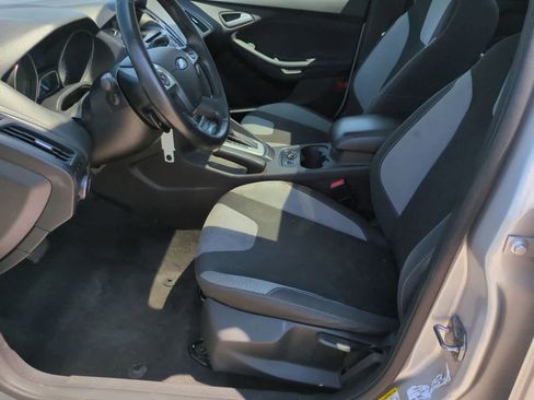 Used 2014 Ford Focus SE w/ SE Sport Package image 16