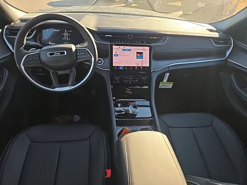 New 2025 Jeep Grand Cherokee Limited image 17