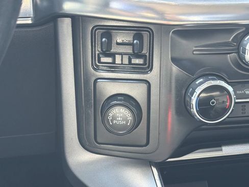 Used 2022 Ford F150 Lariat RWD image 17