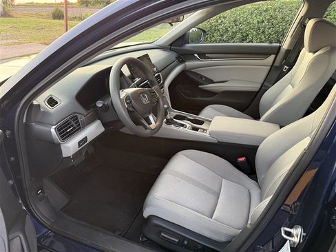 Used 2018 Honda Accord EX image 5