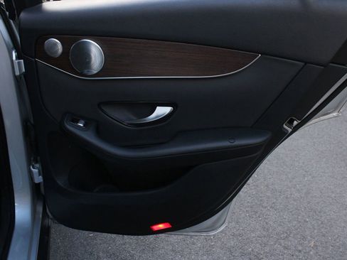 Used 2020 Mercedes-Benz GLC 300 4MATIC w/ Multimedia Package image 26