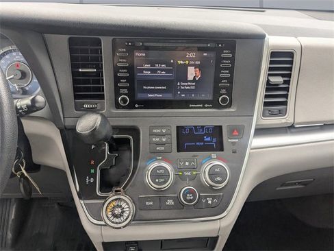 Used 2019 Toyota Sienna LE image 20