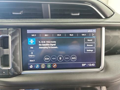 Used 2021 GMC Yukon XL Denali w/ Denali Premium Package image 30