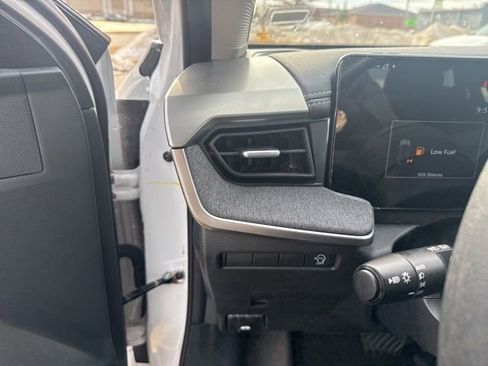 Used 2025 Nissan Kicks SV image 15