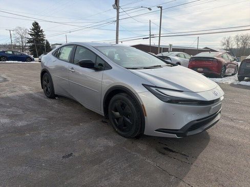 New 2026 Toyota Prius LE image 8