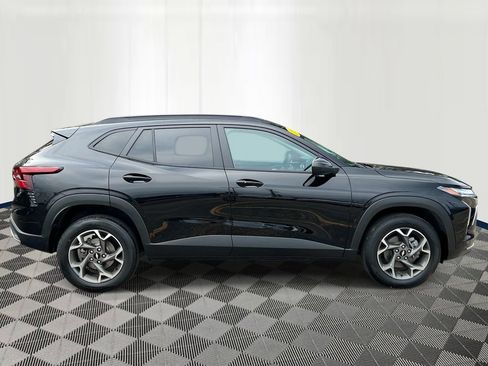 Used 2024 Chevrolet Trax LT w/ Driver Confidence Package FWD image 6