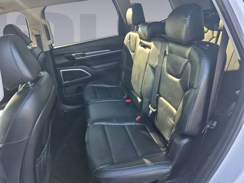Used 2021 Kia Telluride LX image 16