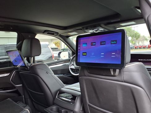 Certified 2025 Cadillac Escalade Premium Luxury image 13