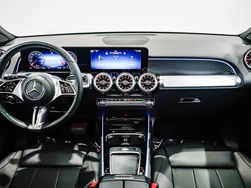 Used 2025 Mercedes-Benz GLB 250 4MATIC image 12