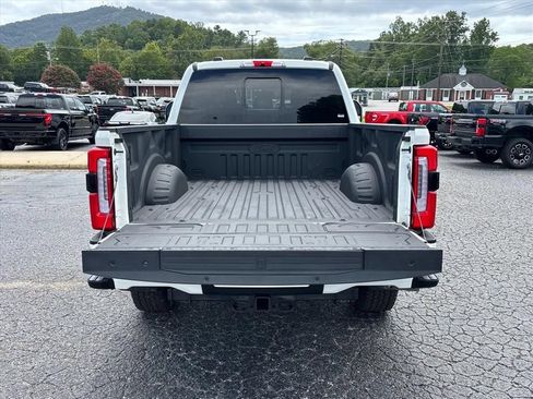 Used 2024 Ford F250 Platinum w/ FX4 Off-Road Package AWD/4WD image 7