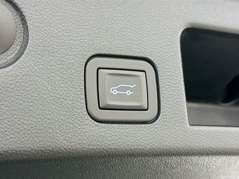 Used 2025 Chevrolet Equinox LT w/ Convenience Package II image 30