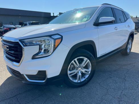 Used 2023 GMC Terrain SLE w/ Driver Convenience Package image 3