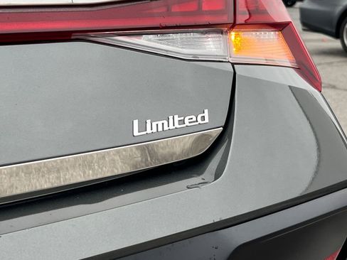 Used 2024 Hyundai Elantra Limited image 7