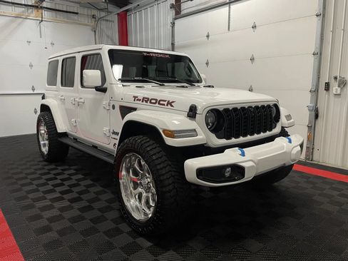 Used 2024 Jeep Wrangler High Altitude AWD/4WD image 9