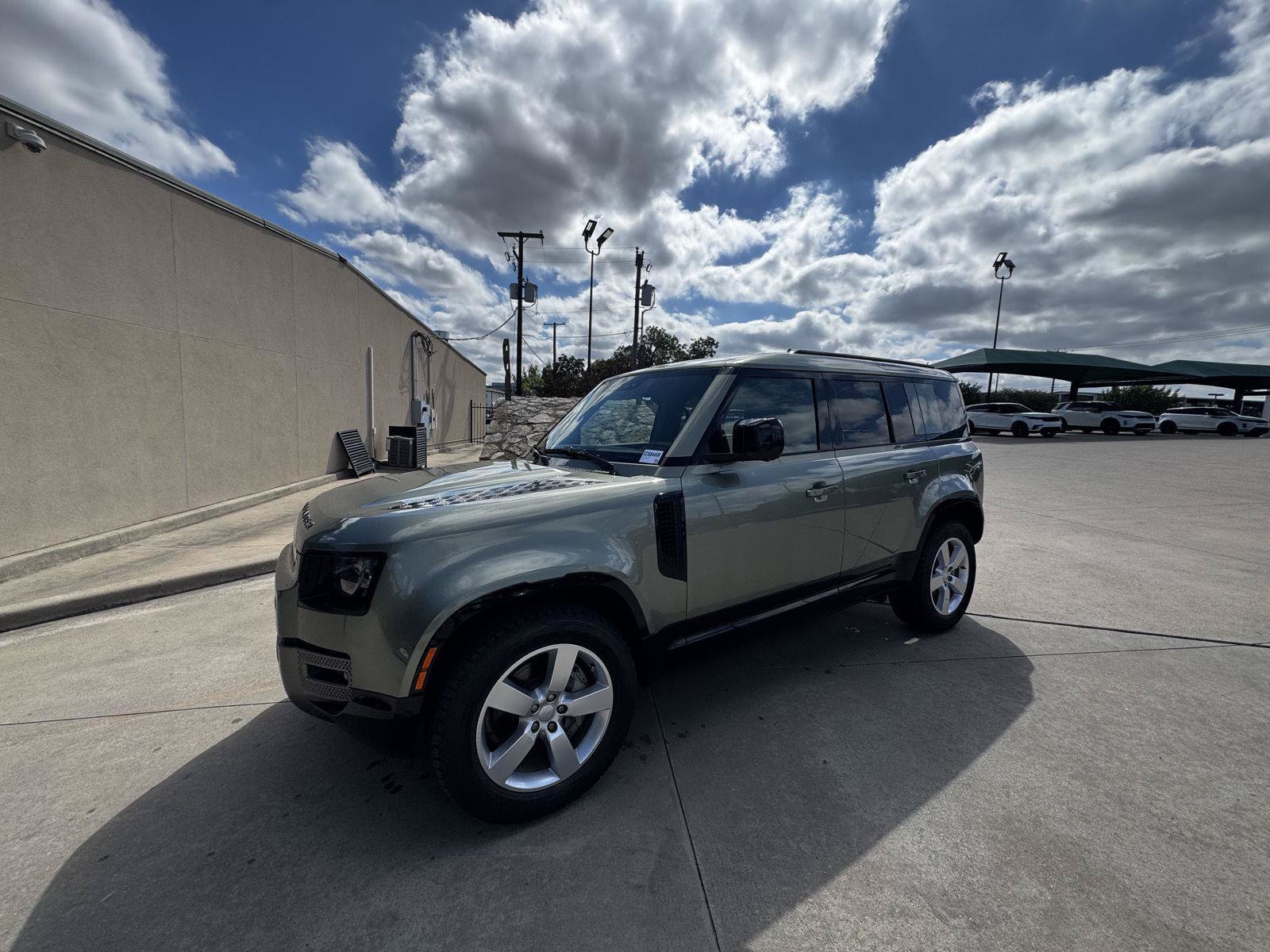 Used 2025 Land Rover Defender 110 X-Dynamic SE AWD/4WD image 1