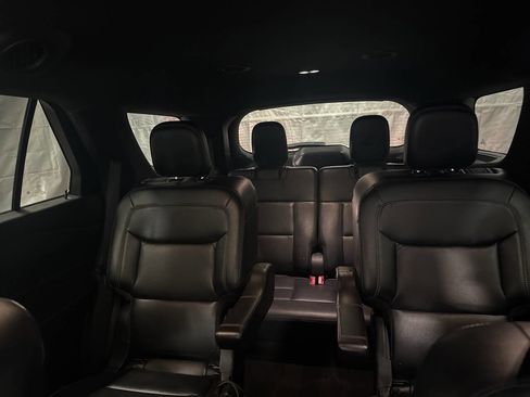 Used 2020 Ford Explorer XLT w/ Equipment Group 202A AWD/4WD image 26