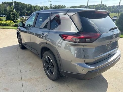 Used 2024 Nissan Rogue SV AWD/4WD image 5