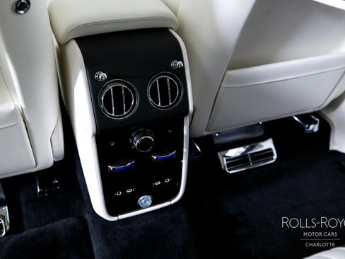 New 2026 Rolls-Royce Cullinan Black Badge image 22