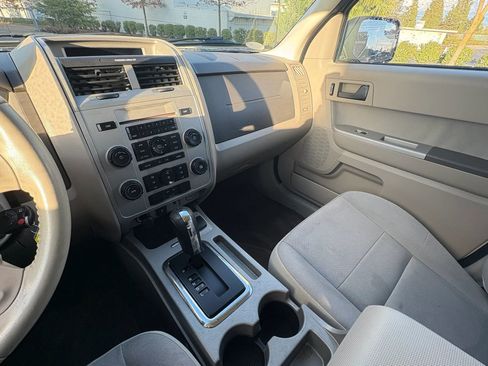 Used 2010 Ford Escape 2WD Hybrid image 17