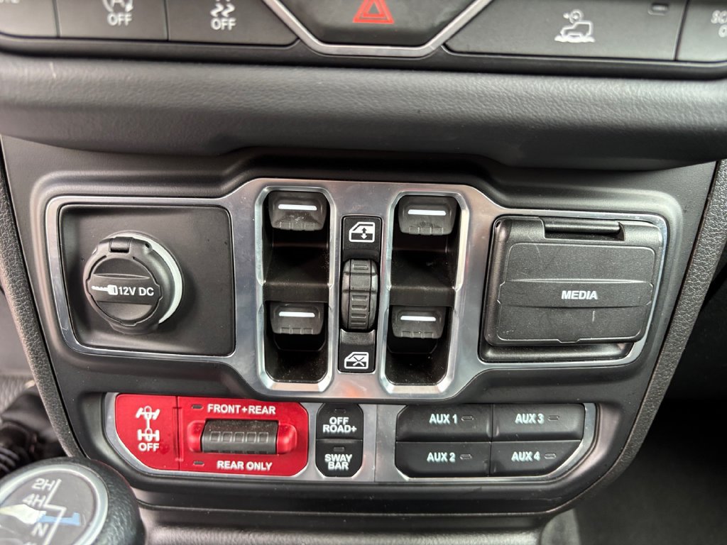 Used 2025 Jeep Wrangler Unlimited Rubicon w/ Convenience Group AWD/4WD image 27