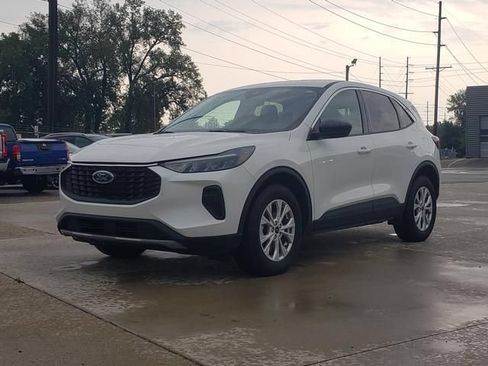 Used 2023 Ford Escape Active w/ Tech Pack #1 AWD/4WD image 10