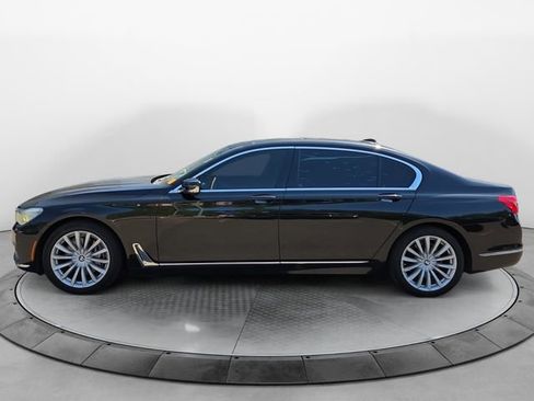 Used 2017 BMW 740i RWD image 2