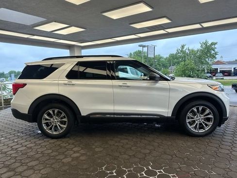 Certified 2023 Ford Explorer XLT w/ Equipment Group 202A AWD/4WD image 4