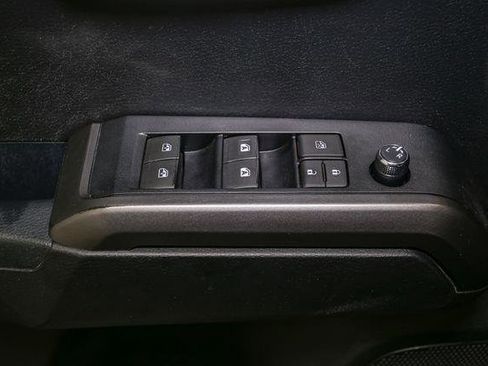 Used 2017 Toyota Tacoma TRD Sport image 41