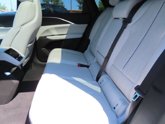 Certified 2024 Cadillac Lyriq Luxury AWD/4WD image 37