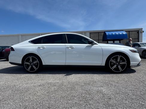 Used 2024 Honda Accord Sport image 4