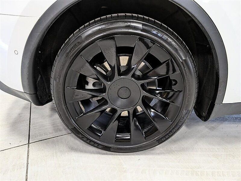 Used 2021 Tesla Model Y Long Range AWD/4WD image 13